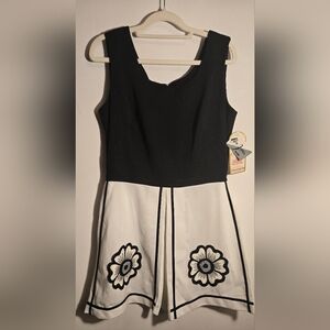60's Vintage Black & White Floral-Appliqué Sleeveless Mini Dress